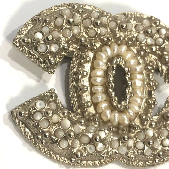 CHANEL CC Logo Pearl Brooch Gold Tone Pin A11C Auth w/Box D-o1150 - Picture 4 of 9